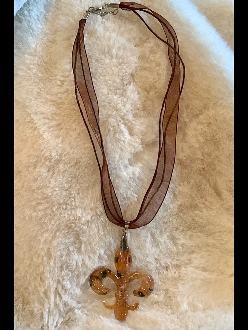 Amber & Brown Fleur-de-Lis Glass Pendant Necklace. Statement Piece! NWOT - Picture 4 of 8